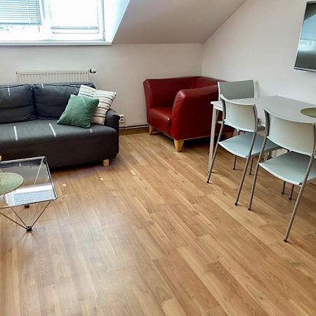 3-Bedroom Apartment In Rajhrad, With Kitchen, 2 Bathrooms, Parking 외부 사진