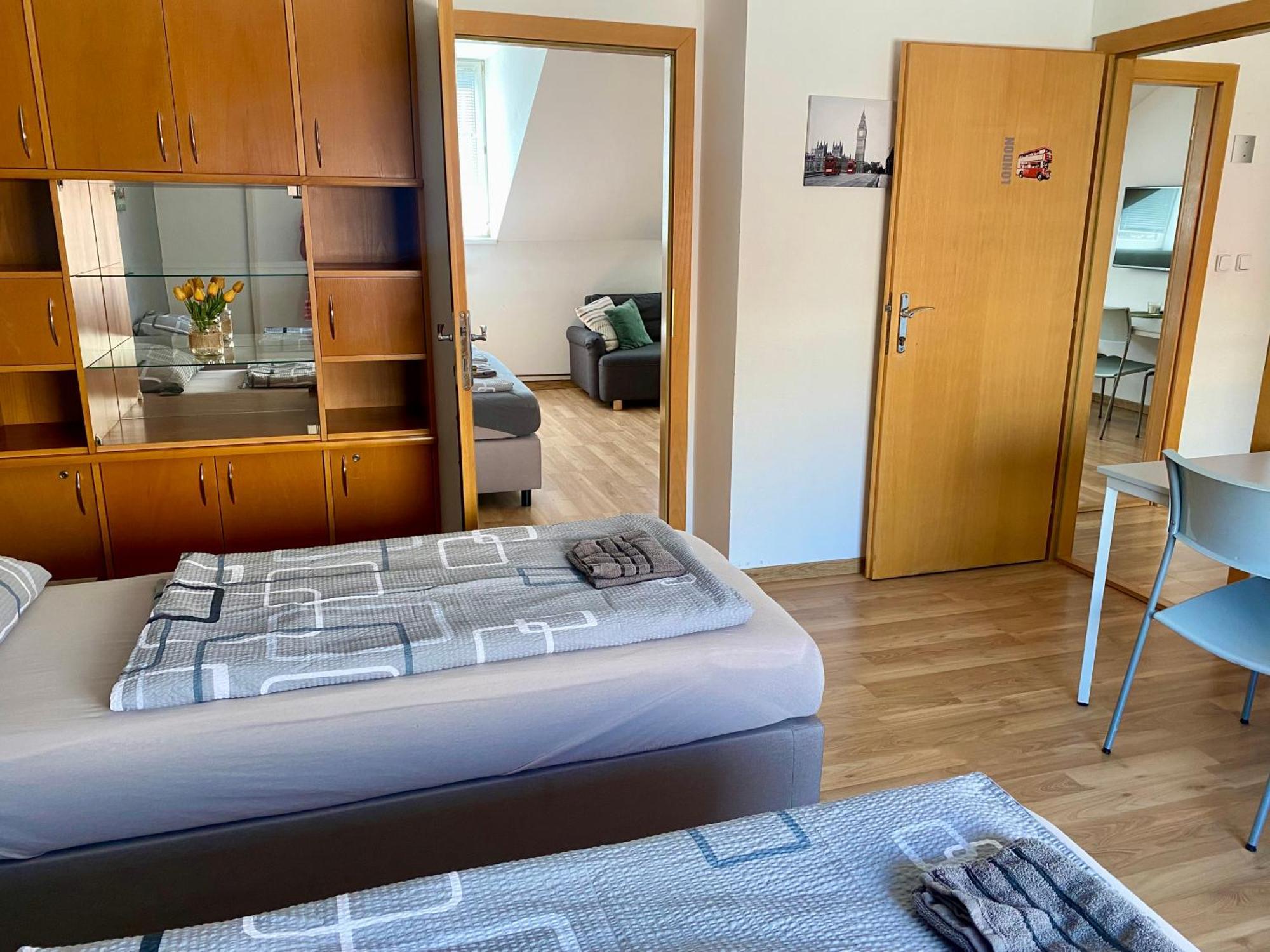 3-Bedroom Apartment In Rajhrad, With Kitchen, 2 Bathrooms, Parking 외부 사진